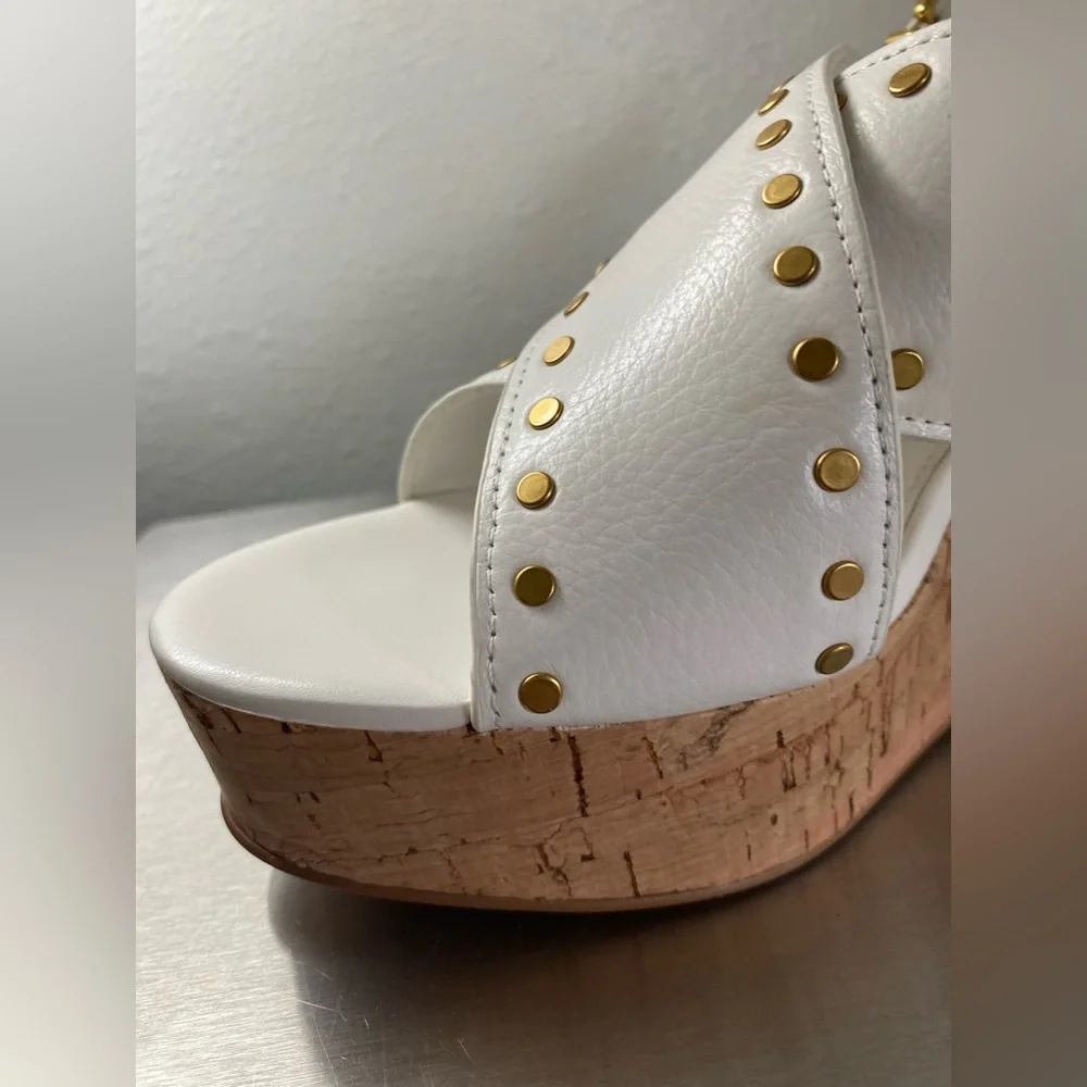 VINCE CAMUTO..WOMENS WHITE LEATHER CORK WEDGE SANDALS WITH GOLD STUDS